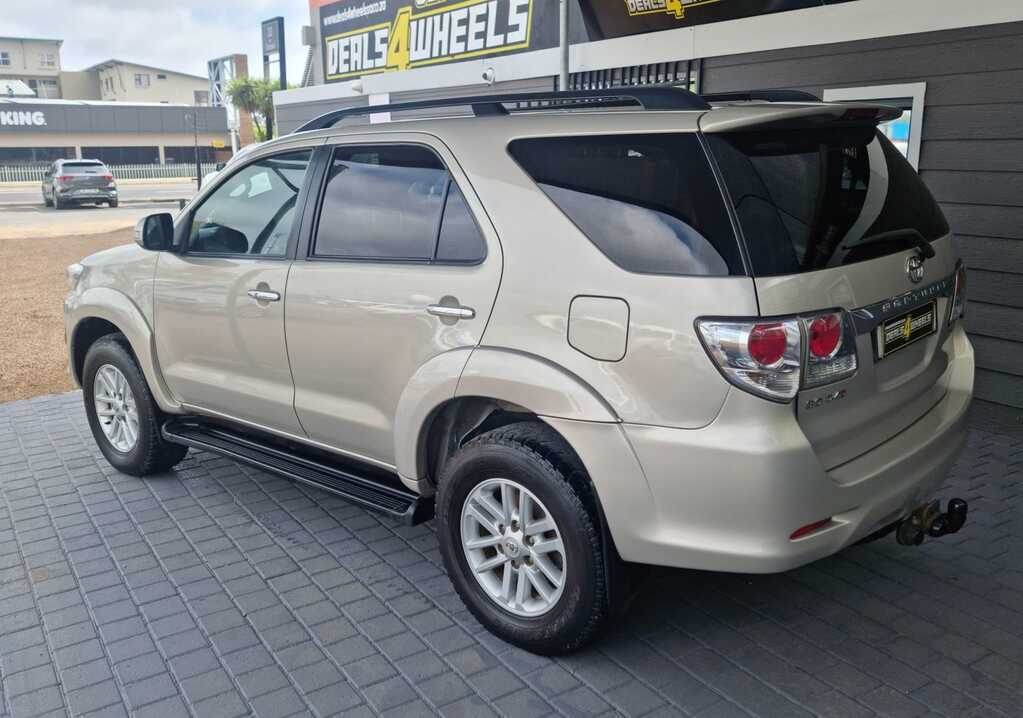 2013 TOYOTA FORTUNER 3.0D-4D R/B