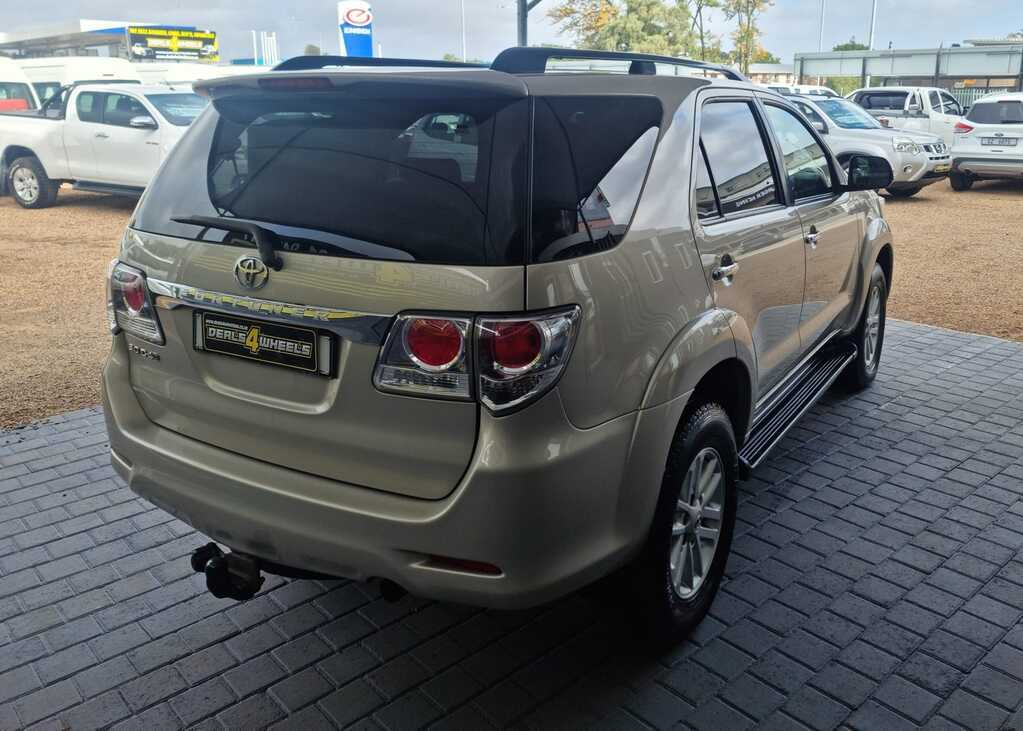 2013 TOYOTA FORTUNER 3.0D-4D R/B