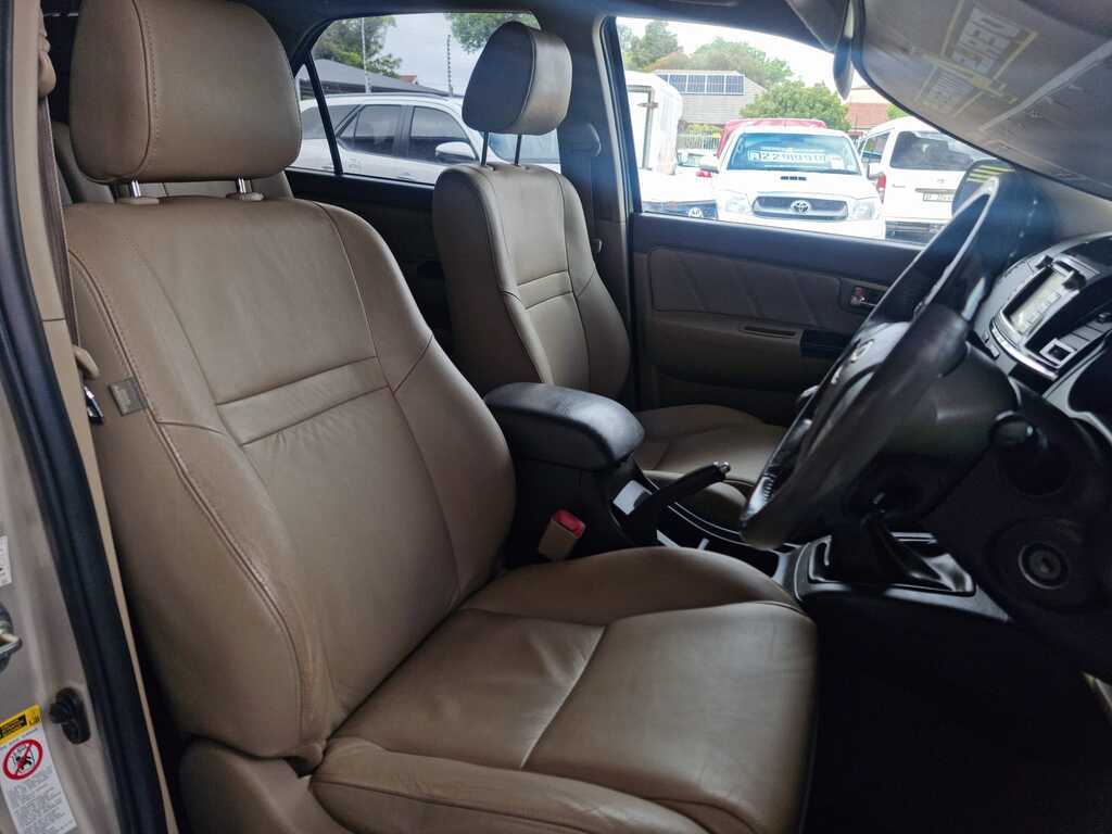 2013 TOYOTA FORTUNER 3.0D-4D R/B