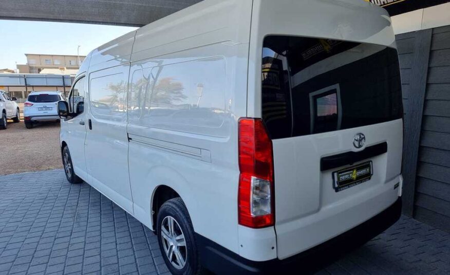 2021 TOYOTA QUANTUM 2.8 LWB F/C P/V