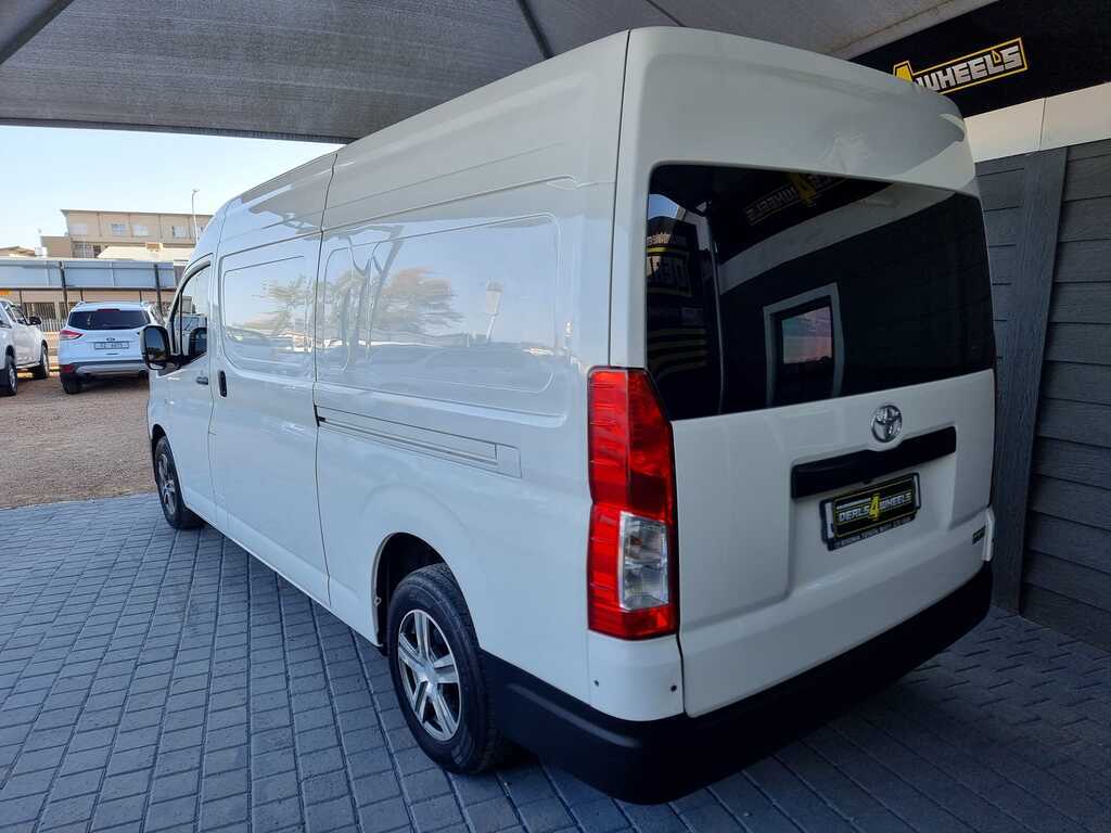 2021 TOYOTA QUANTUM 2.8 LWB F/C P/V