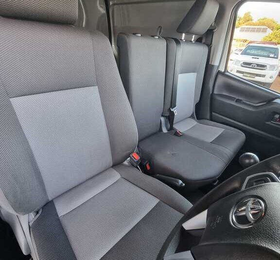 2021 TOYOTA QUANTUM 2.8 LWB F/C P/V