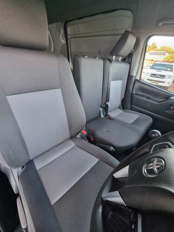 2021 TOYOTA QUANTUM 2.8 LWB F/C P/V