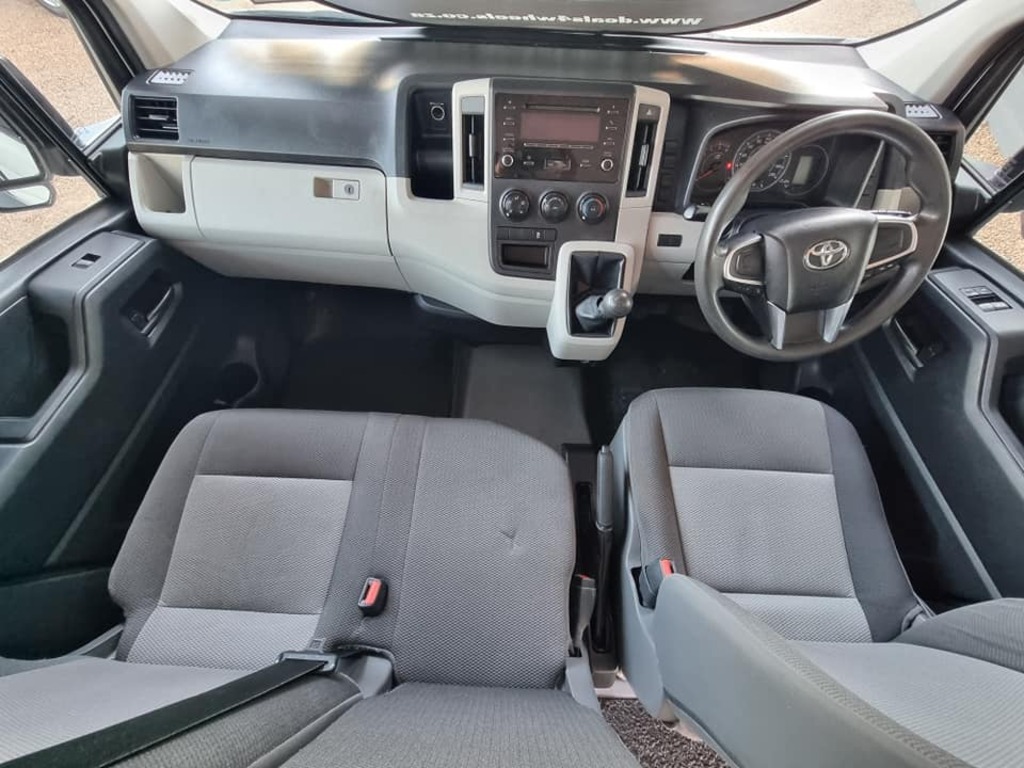 2021 TOYOTA QUANTUM 2.8 LWB F/C P/V