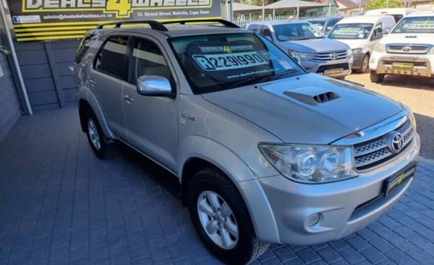 2010 TOYOTA FORTUNER 3.0D-4D R/B 4X4