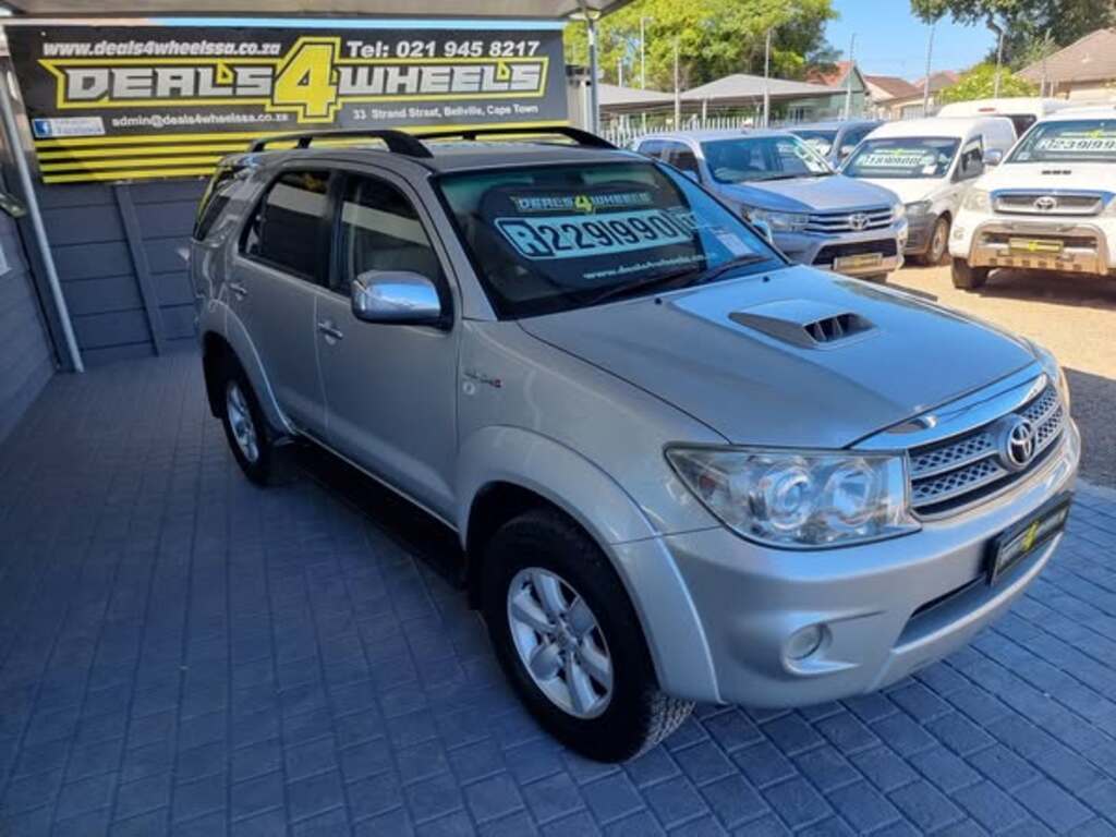 2010 TOYOTA FORTUNER 3.0D-4D R/B 4X4