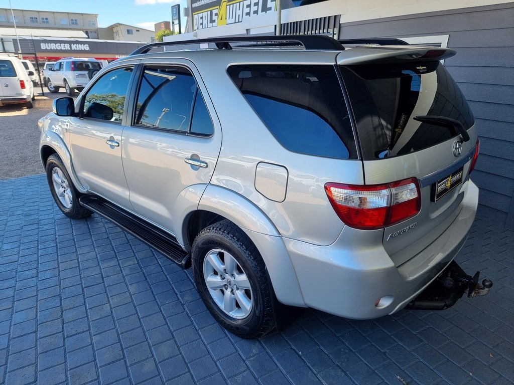 2010 TOYOTA FORTUNER 3.0D-4D R/B 4X4