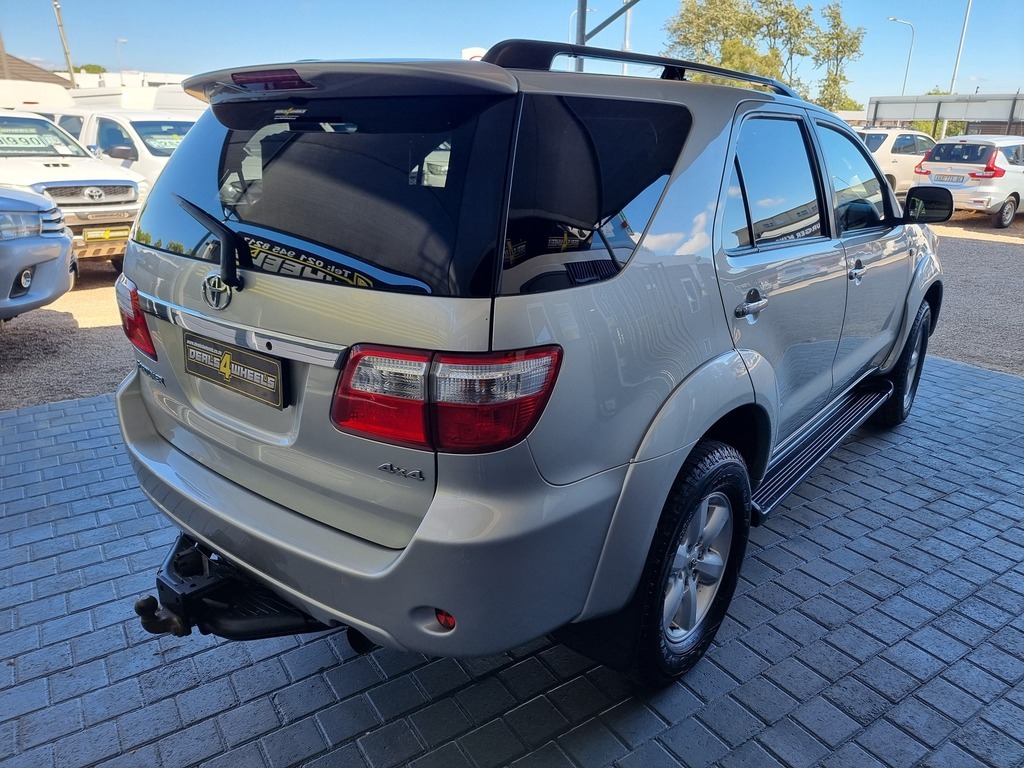 2010 TOYOTA FORTUNER 3.0D-4D R/B 4X4