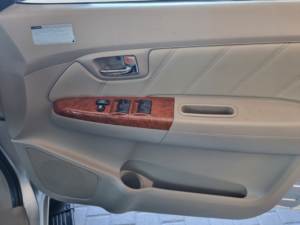 2010 TOYOTA FORTUNER 3.0D-4D R/B 4X4