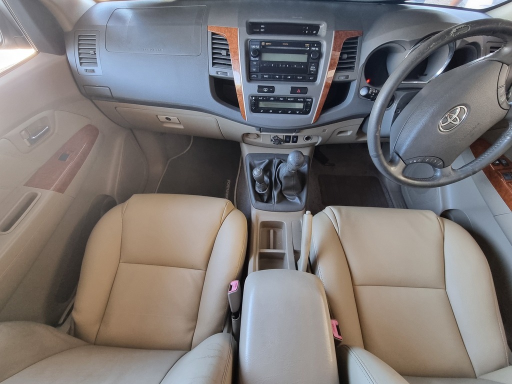 2010 TOYOTA FORTUNER 3.0D-4D R/B 4X4