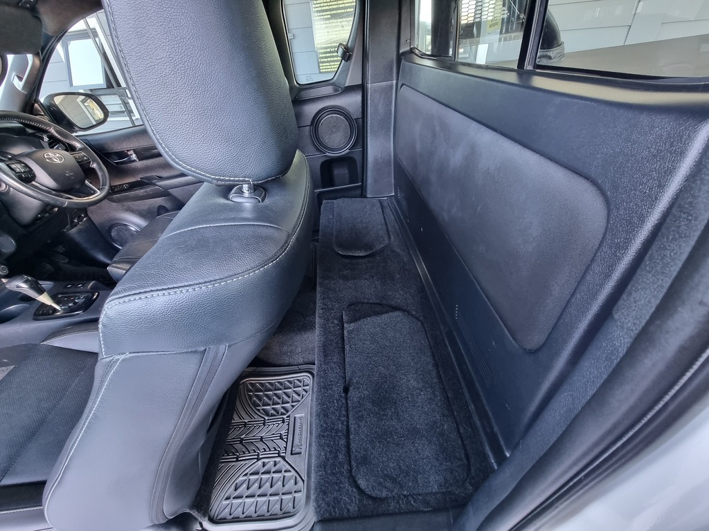 2020 TOYOTA HILUX 2.8 GD-6 RB LEGEND A/T P/U E/CAB