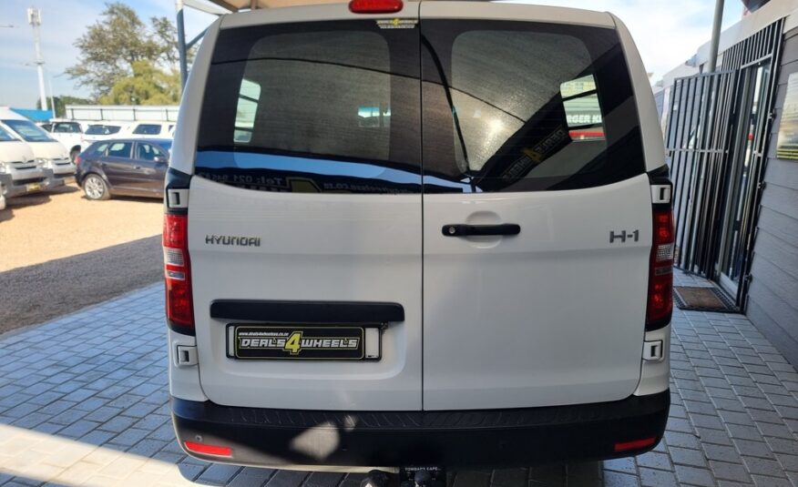2012 HYUNDAI H-1 2.5 CRDi MULTICAB A/T 6 SEAT