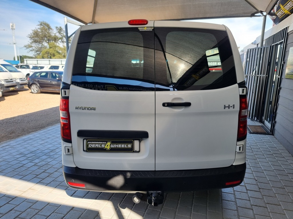 2012 HYUNDAI H-1 2.5 CRDi MULTICAB A/T 6 SEAT