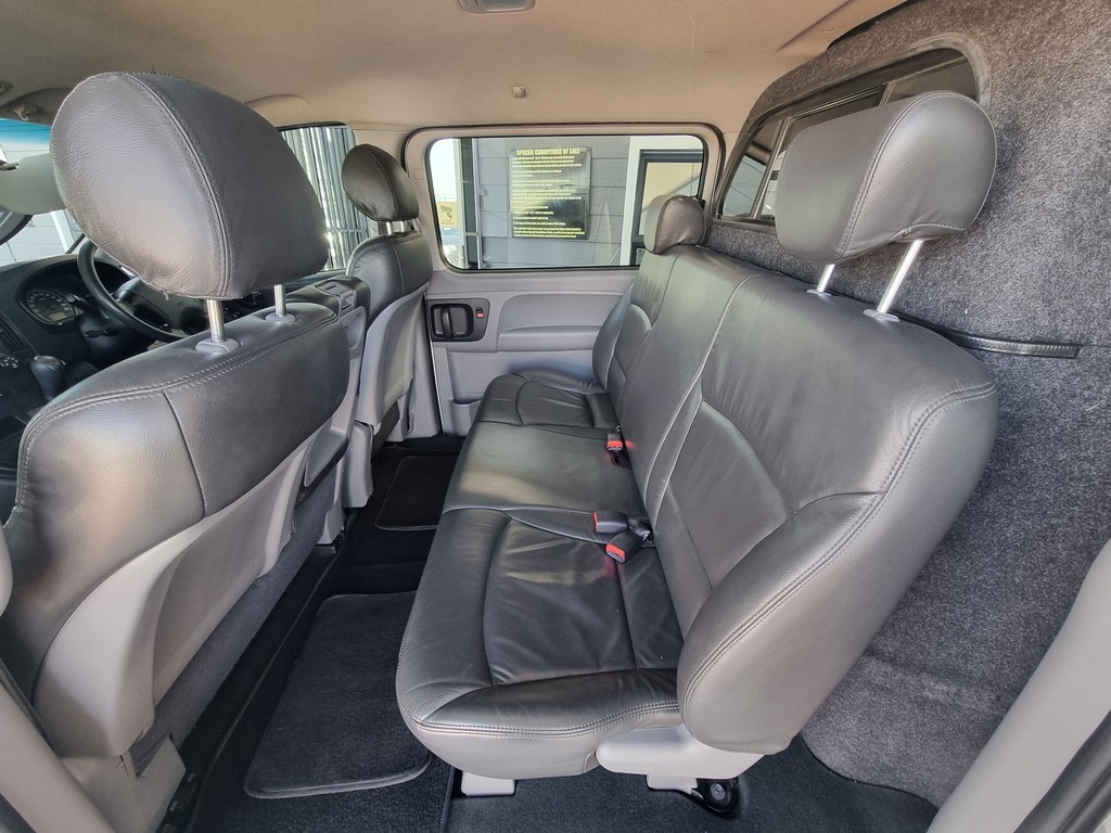 2012 HYUNDAI H-1 2.5 CRDi MULTICAB A/T 6 SEAT