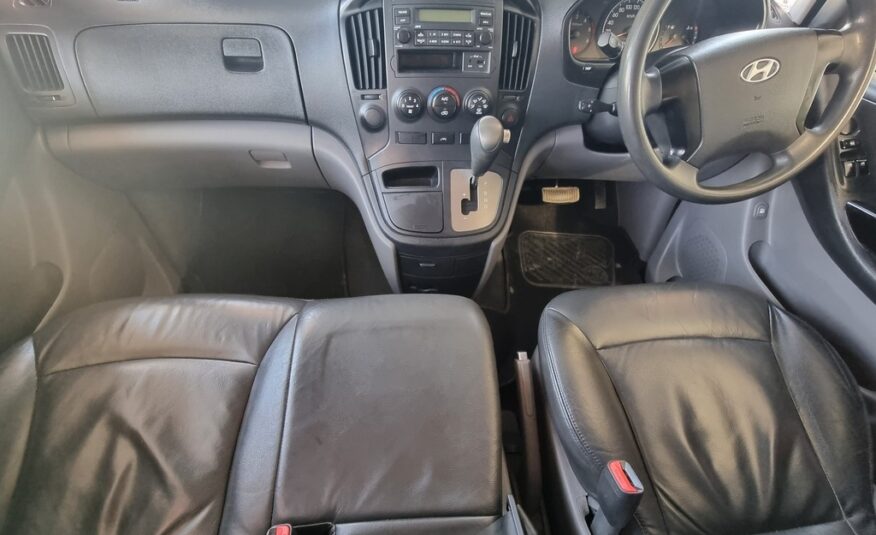 2012 HYUNDAI H-1 2.5 CRDi MULTICAB A/T 6 SEAT