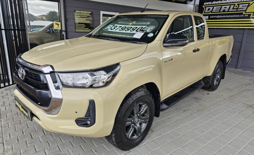 2021 TOYOTA HILUX 2.4 GD-6 RB RAIDER P/U E/CAB