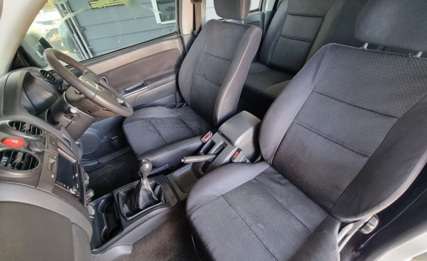 2009 ISUZU KB240 LE P/U D/C