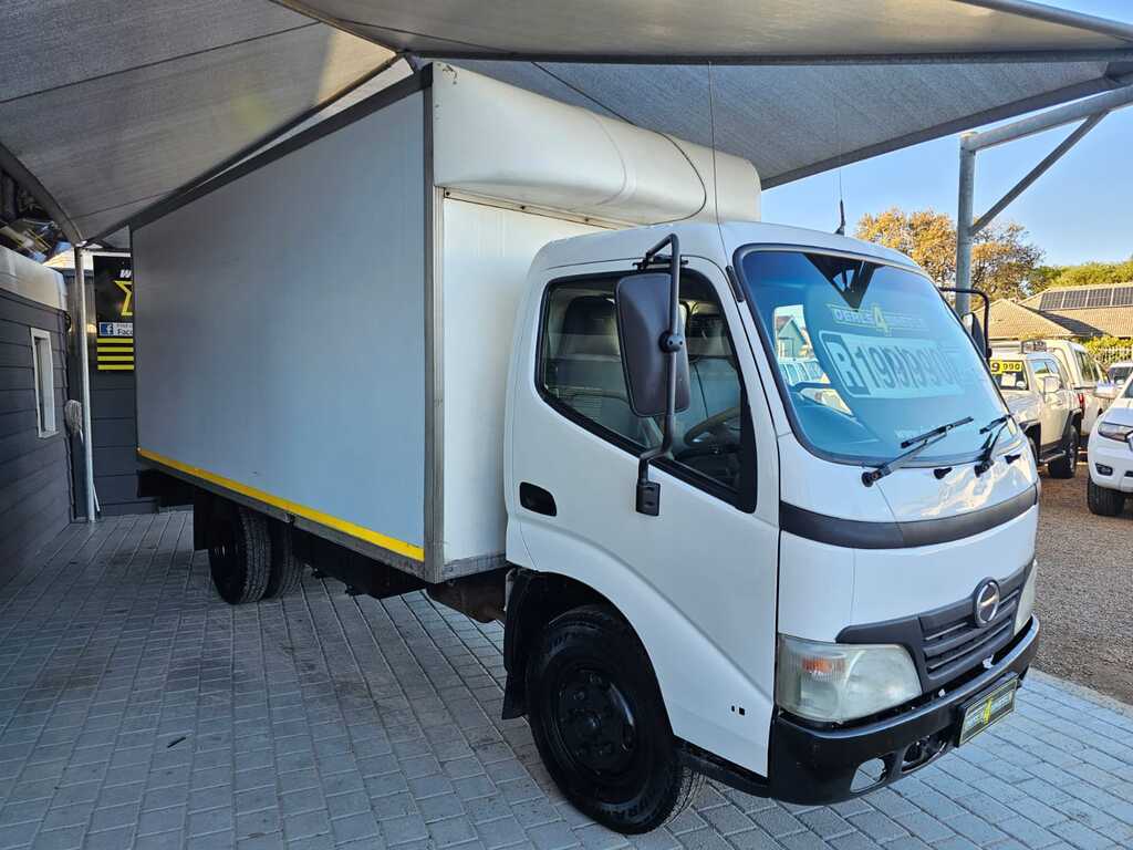 2009 HINO HINO 300 611 LWB F/C C/C