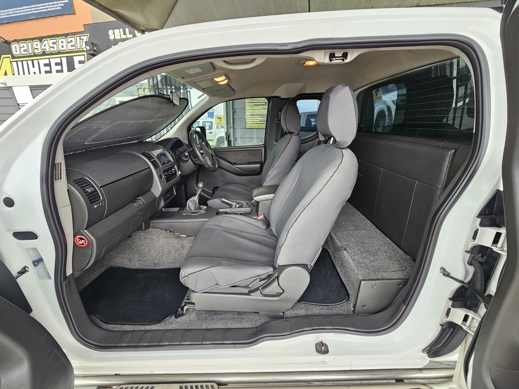 2011 NISSAN NAVARA 2.5 dCi XE K/CAB P/U S/C